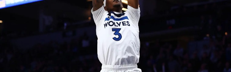 进攻效率大幅提升，森林狼锋线大将正在成为联盟顶级3D球员？